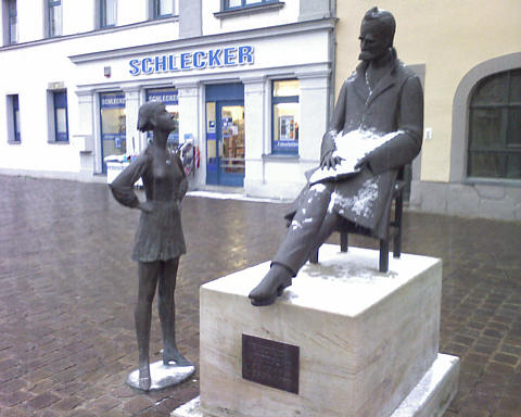 Naumburg, Nietzsche-Denkmal vor Schlecker-Filiale