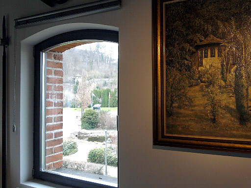 Bodenwerder, Münchhausen-Grotte auf Gemälde im Museum und aus dem Fenster