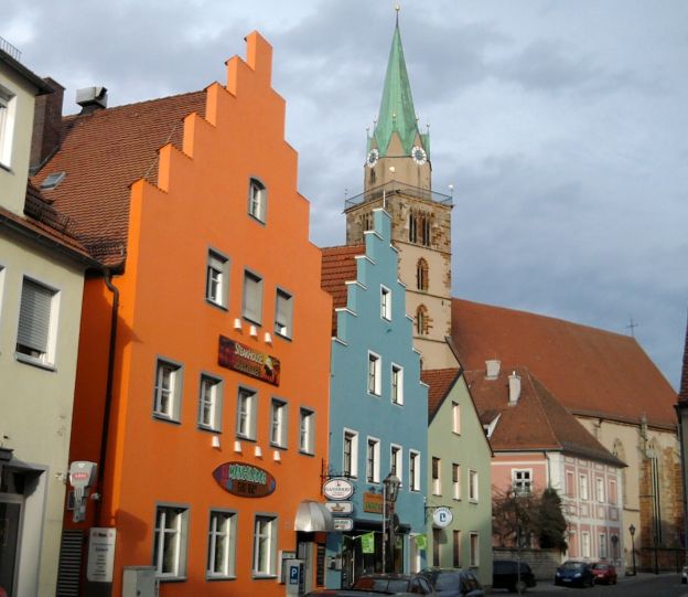 Neumarkt, bunte Häuser und Johanneskirche