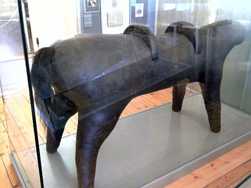 Freyburg, Ur-Pferd (Turngerät) im Jahn-Museum