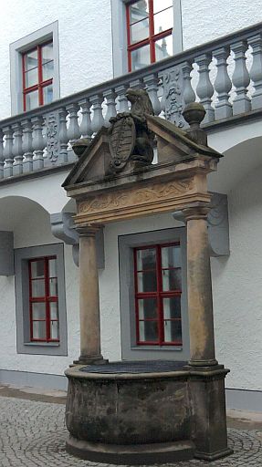 Doberlug, Brunnen im Schlosshof