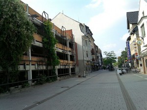 Lehrte, Fußgängerzone & Parkhaus (ungefähr wo die alte Zuckerfabrik stand)