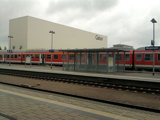 Mindelheim, Bahnhof (und Logistikzentrum eines Schuhherstellers)